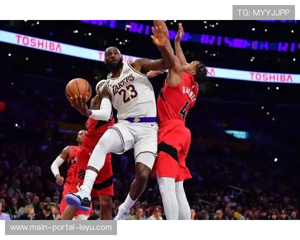 湖人艾顿10投全中砍25+13，追平队史纪录击败猛龙